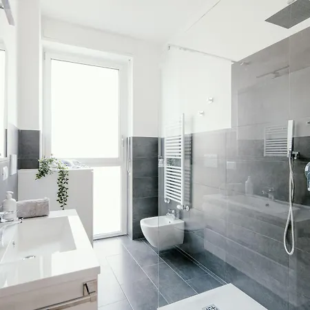 Mark's Gallery By Myhomeincomo * Como