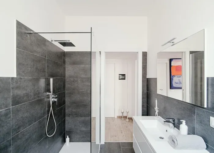 Mark's Gallery By Myhomeincomo *